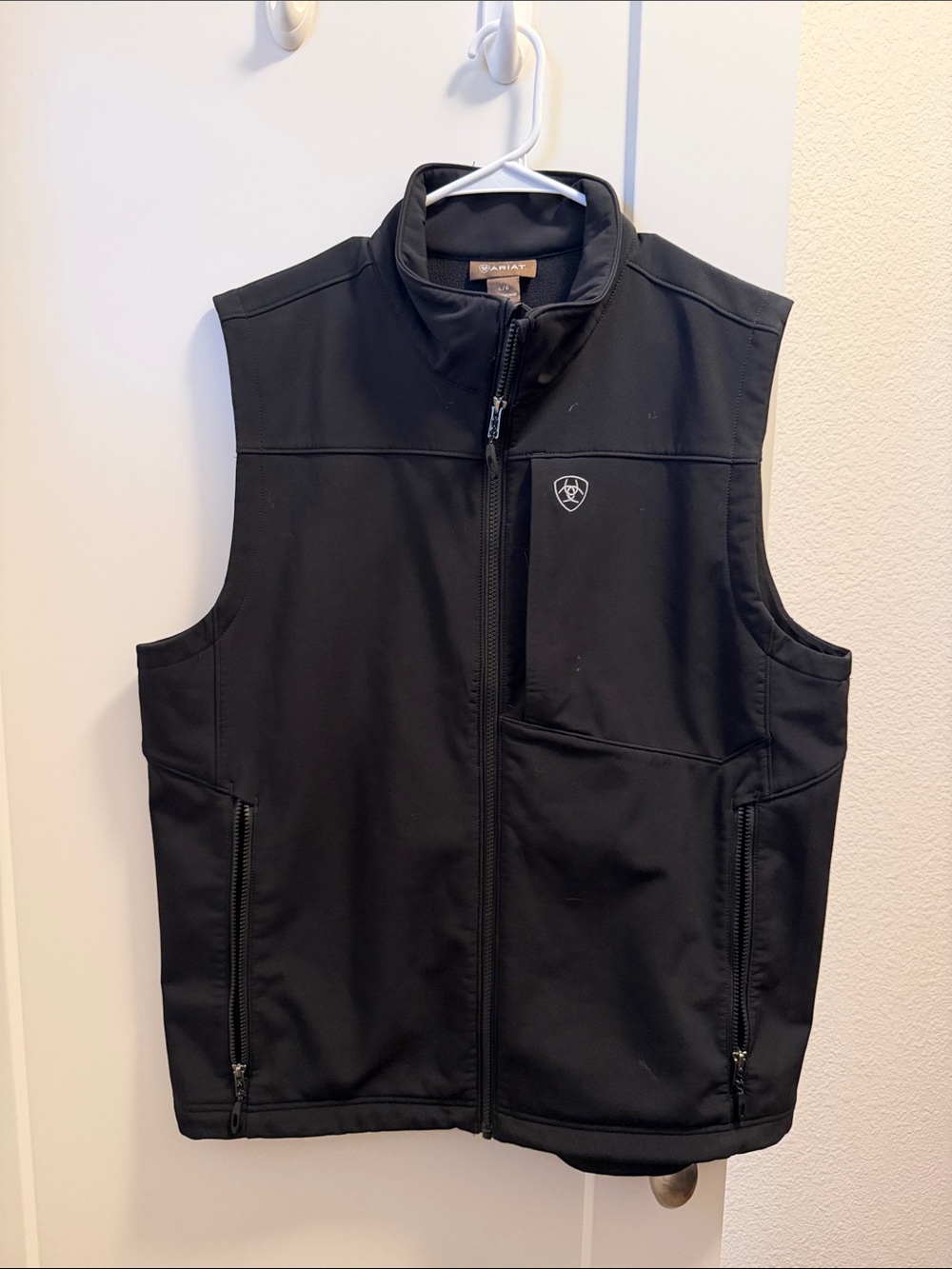 Ariat Men's Black Softshell Vest with Zip Pockets
